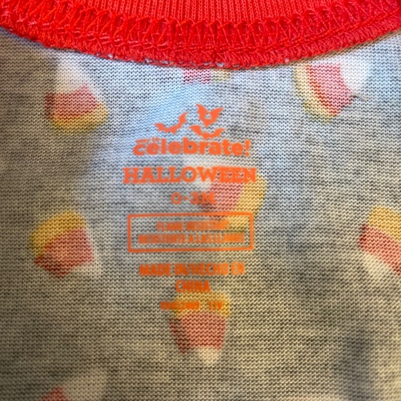 NWT Halloween Candy Corn Sleep n Play Zip up Sleeper 0-3 Months - Picture 5 of 6